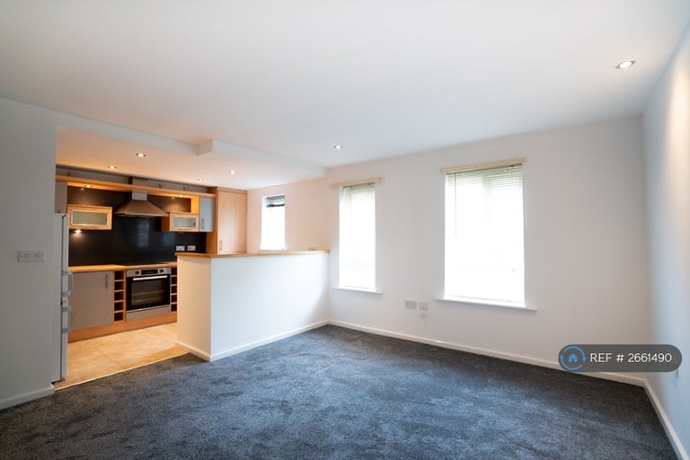 2 bedroom flat in City Quay, Liverpool, L3 (2 bed) (#2661490)
