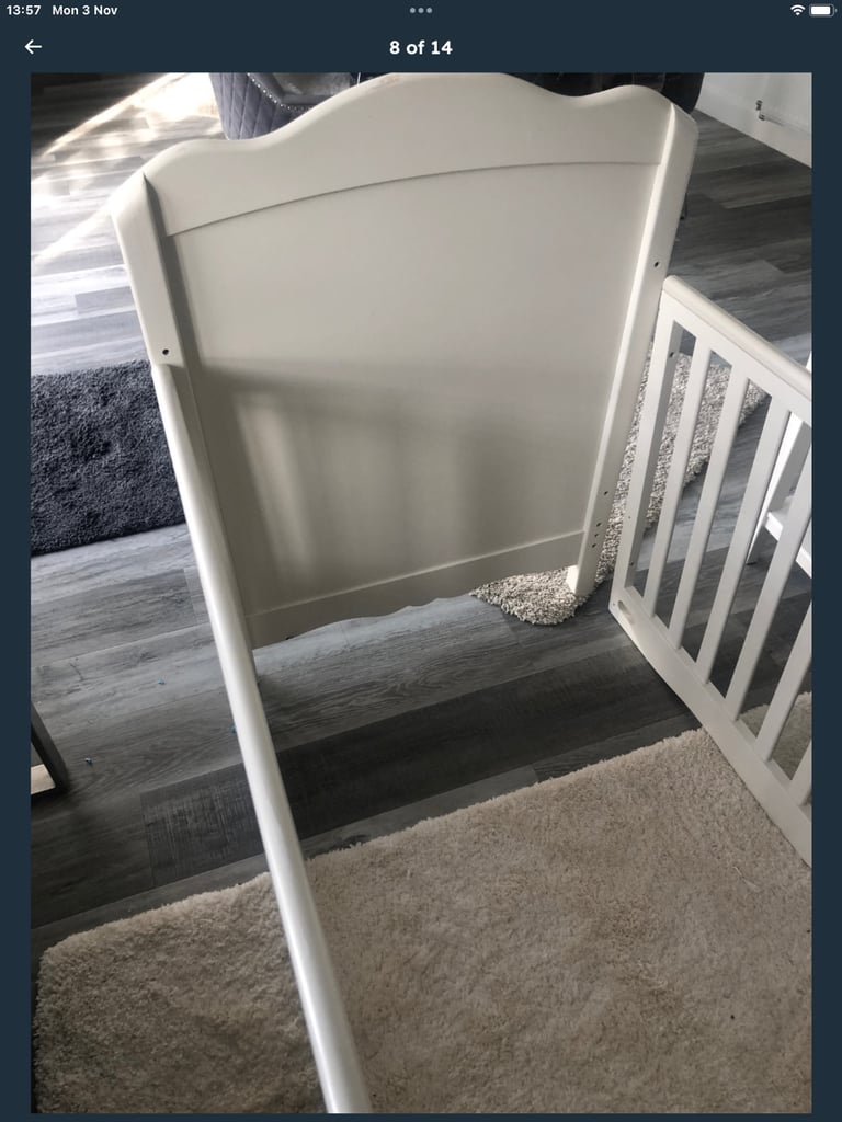 Cot stunning quick sale ❤️