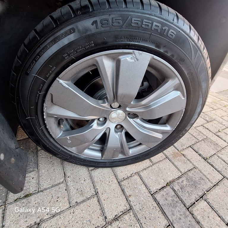 Peugeot, 2008, Hatchback, 2017, Manual, 1199 (cc), 5 doors