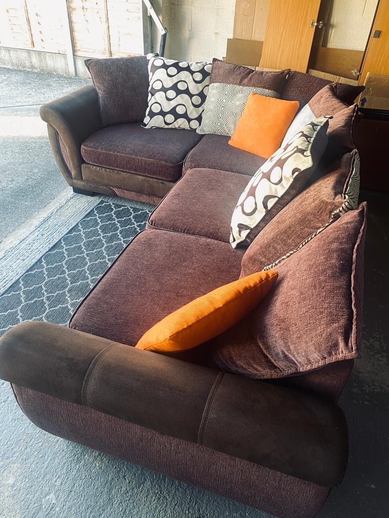 DFS CORNER SOFA VGC - DELIVERY AVAILABLE 
