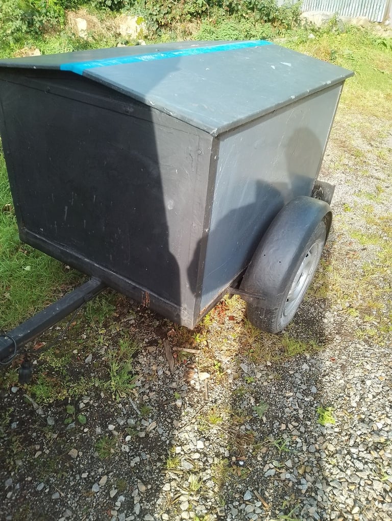 Dog trailer 