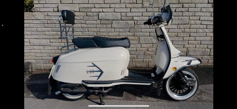 Royal Alloy GP 200 LC scooter