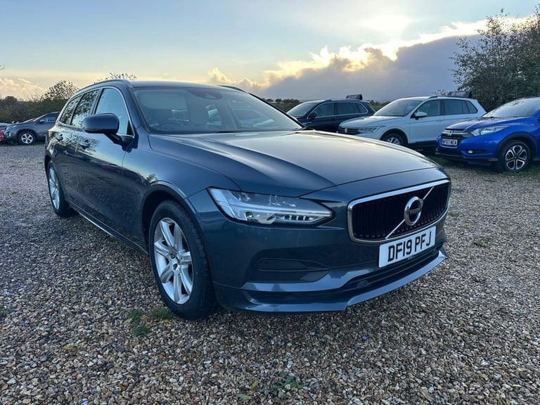 image for 2019 Volvo V90 2.0 D4 Momentum Estate 5dr Diesel Auto Euro 6 (s/s) (190 ps) Estate Diesel Automatic