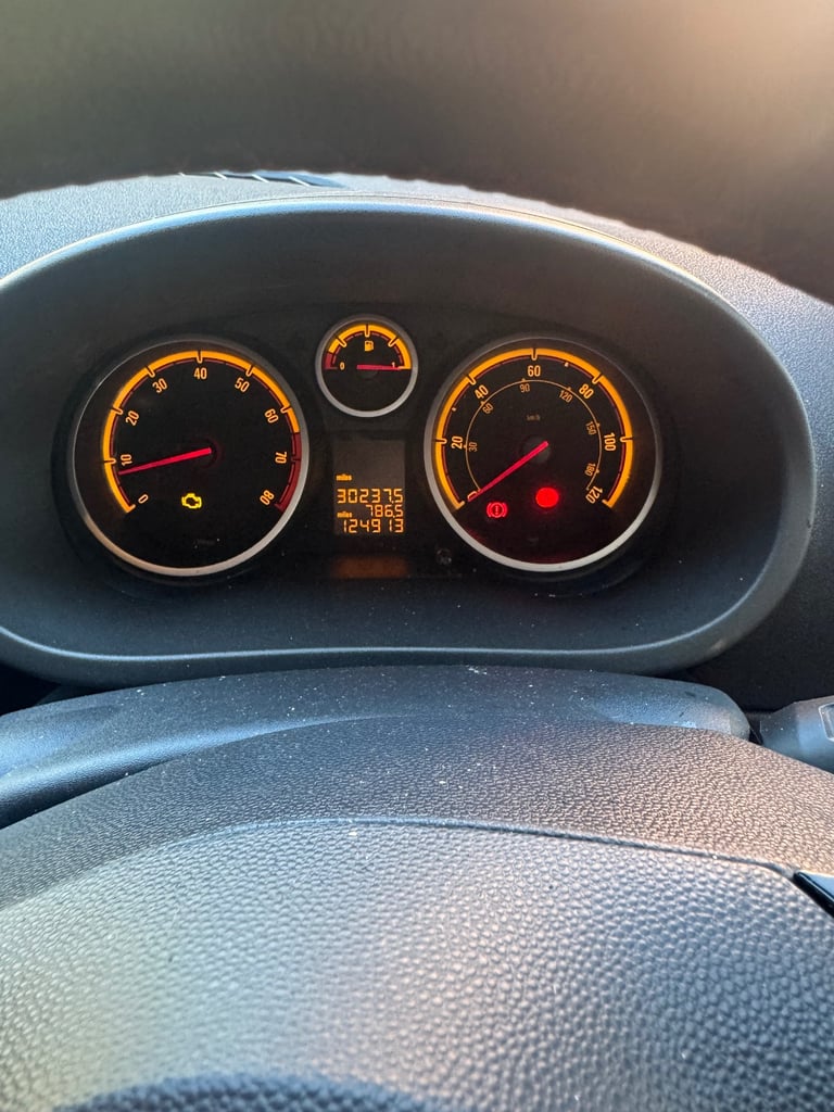 image for Vauxhall, CORSA, Hatchback, 2013, Manual, 122 (cc), 3 doors