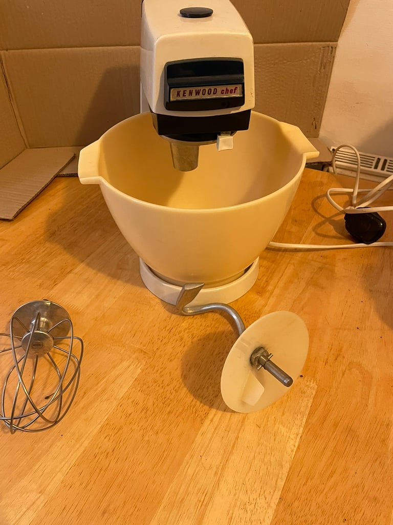 Vintage Kenwood Chef A701A With Whisk & Daugh hook Attachments