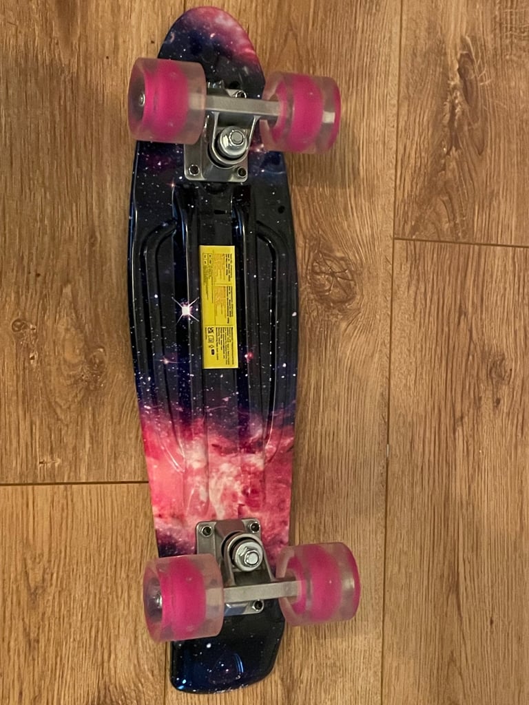 BELEEV 22 inch Skateboard for Kids Boys Girls Beginners