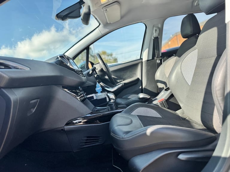 2016 Peugeot 2008 1.2 PureTech Allure Euro 6 (s/s) 5dr HATCHBACK Petrol Manual