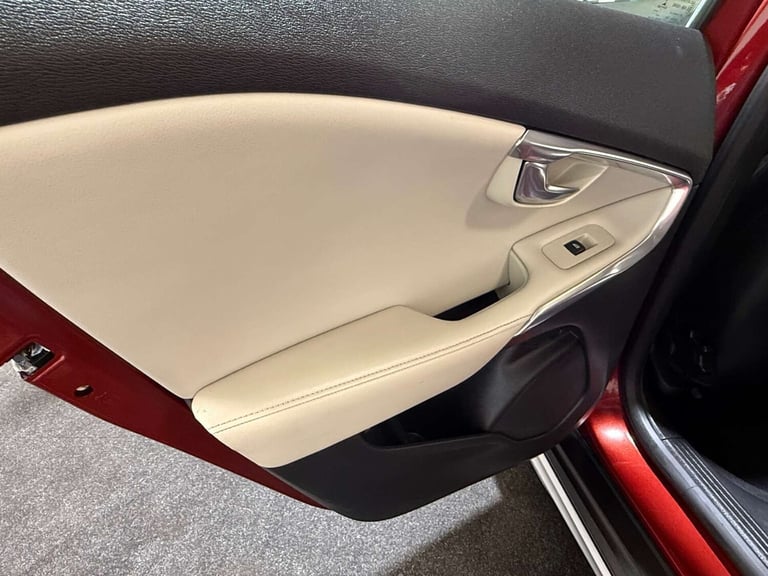 2018 Volvo V40 T3 [152] Cross Country Pro 5dr Geartronic HATCHBACK PETROL Automatic
