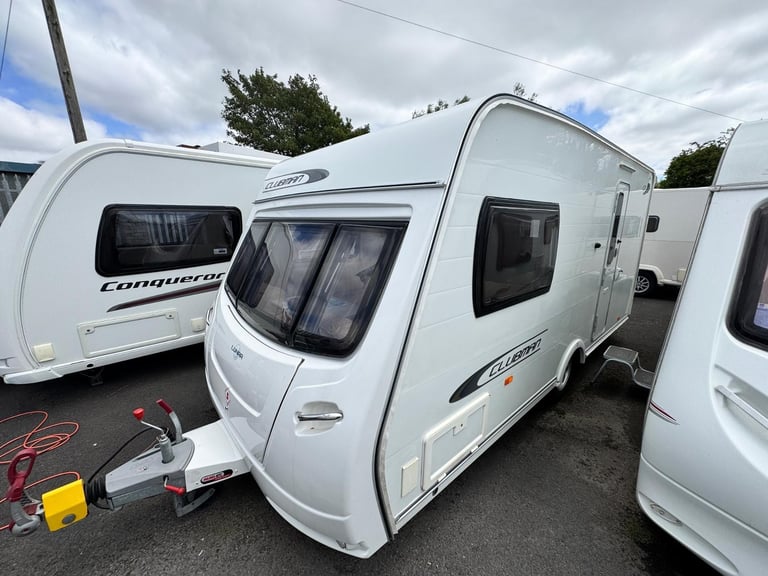 LUNAR CLUBMAN CK 2011 MODEL 2 BERTH REAR WASHROOM TOURING CARAVAN