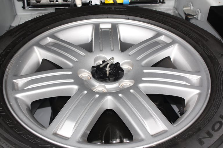 5 fully refurbished 19 in range rover L322 alloy wheels