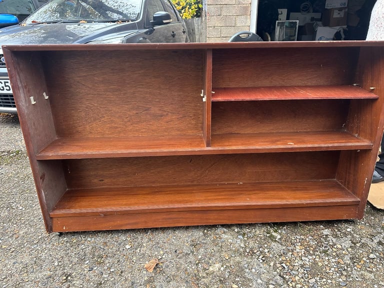 Bookcase mahogany on wheels. Good condition. London N12 Finchley