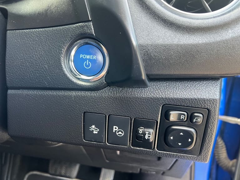 2018 Toyota Auris 1.8 Hybrid Design TSS 5dr CVT [Nav] HATCHBACK PETROL/ELECTRIC Automatic