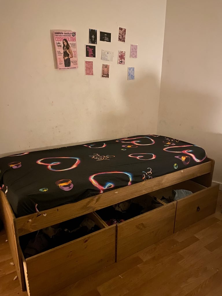 Oak wood single bed