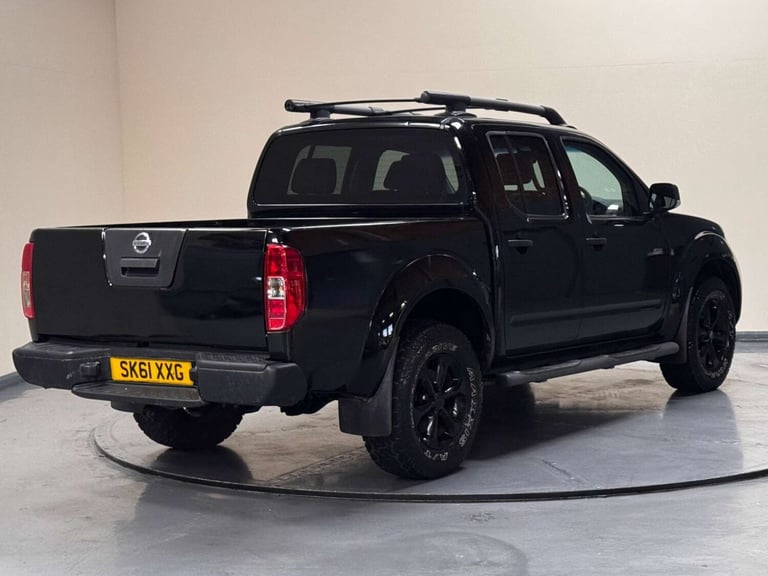 2011 Nissan Navara Double Cab Pick Up Tekna 2.5dCi 190 4WD PICK UP DIESEL Manual