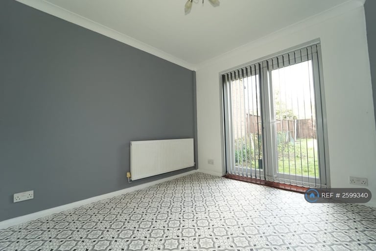 4 bedroom house in Chertsey Road, Twickenham, TW2 (4 bed) (#2599340)
