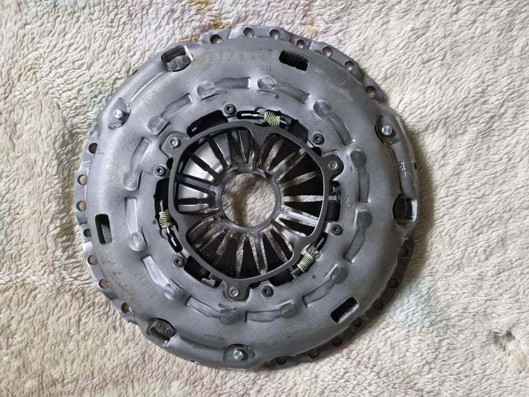 LUK Dual Mass Flywheel + Clutch Kit for 1.9 CDTI engines