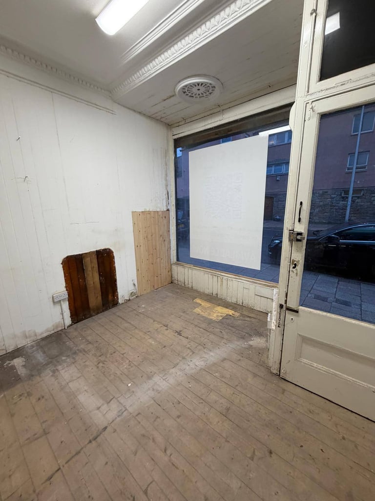 High Street Shop with Garage & Yard – Ideal for Chemist, Salon or Coffee Shop (£900pcm)