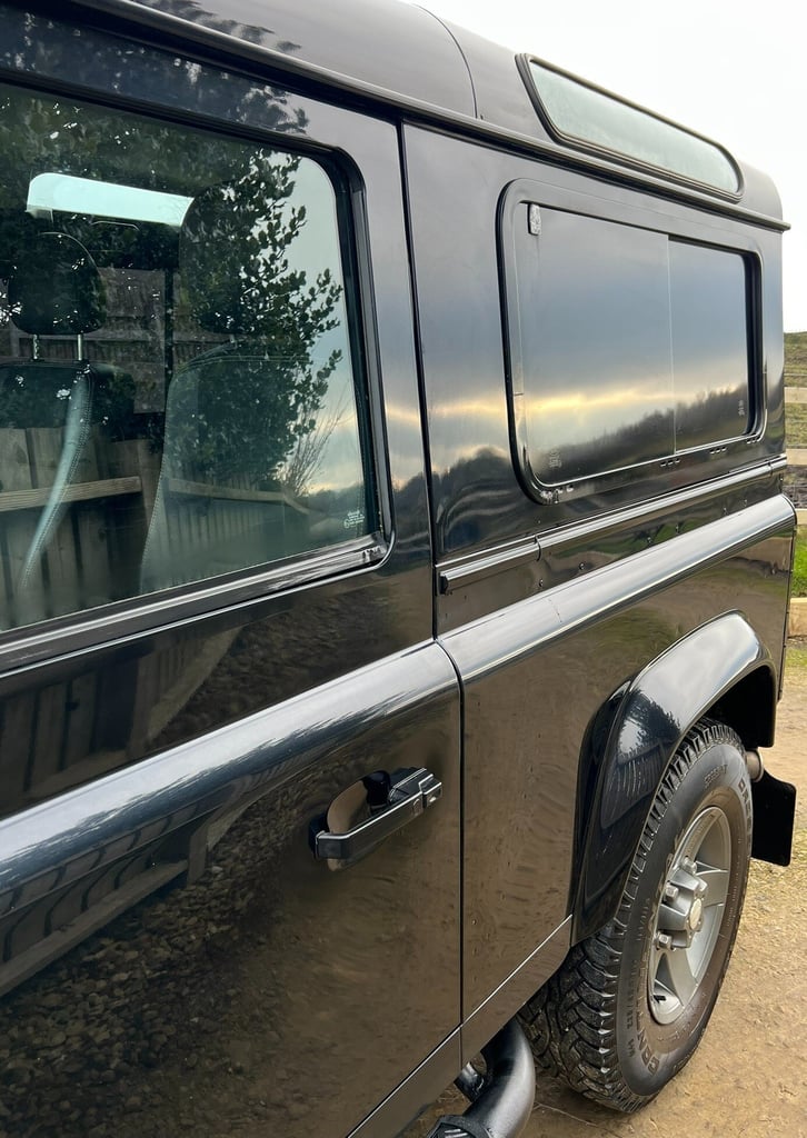 2011 - 61 Land Rover Defender 90 2.2 TDCi XS 4WD SWB Euro 5 WINDOW VAN Diesel