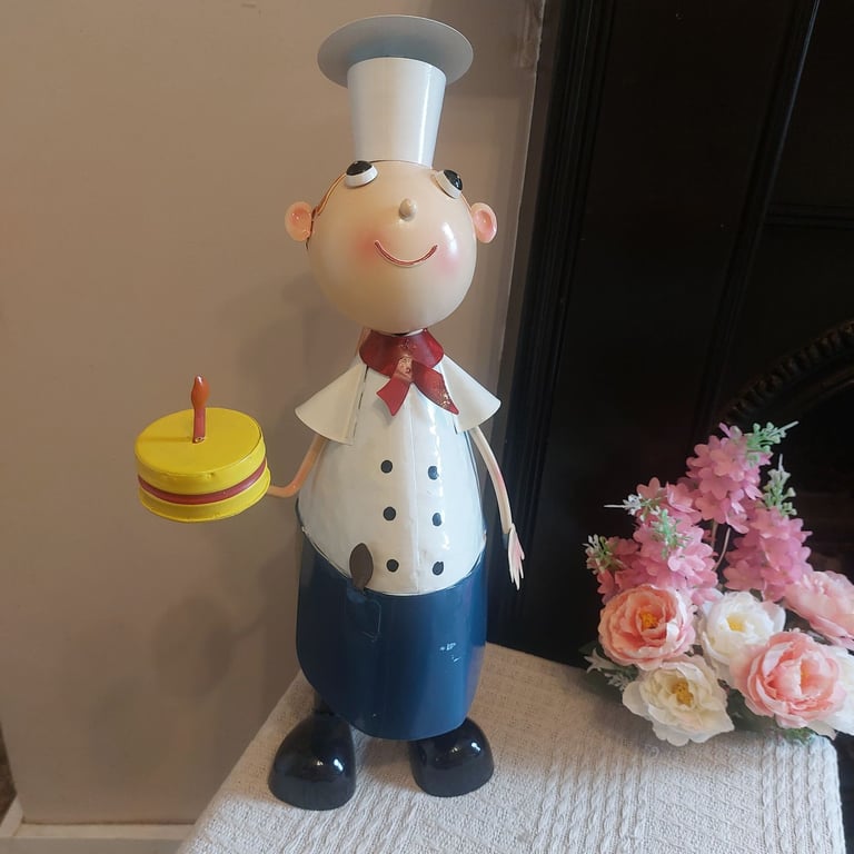 Novelty Metal Chef Baker Kitchen Or Garden Ornament 