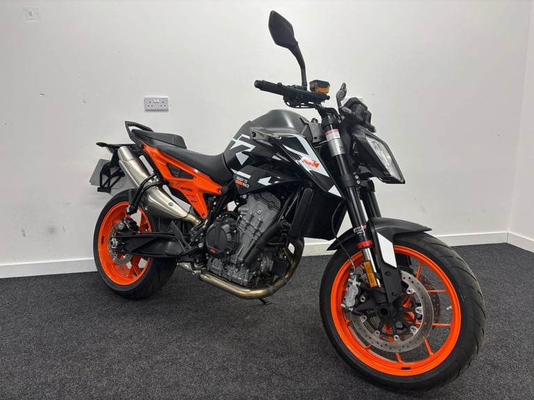 KTM 890 DUKE GP ** 1 OWNER - TECH PACK - LONG MOT **
