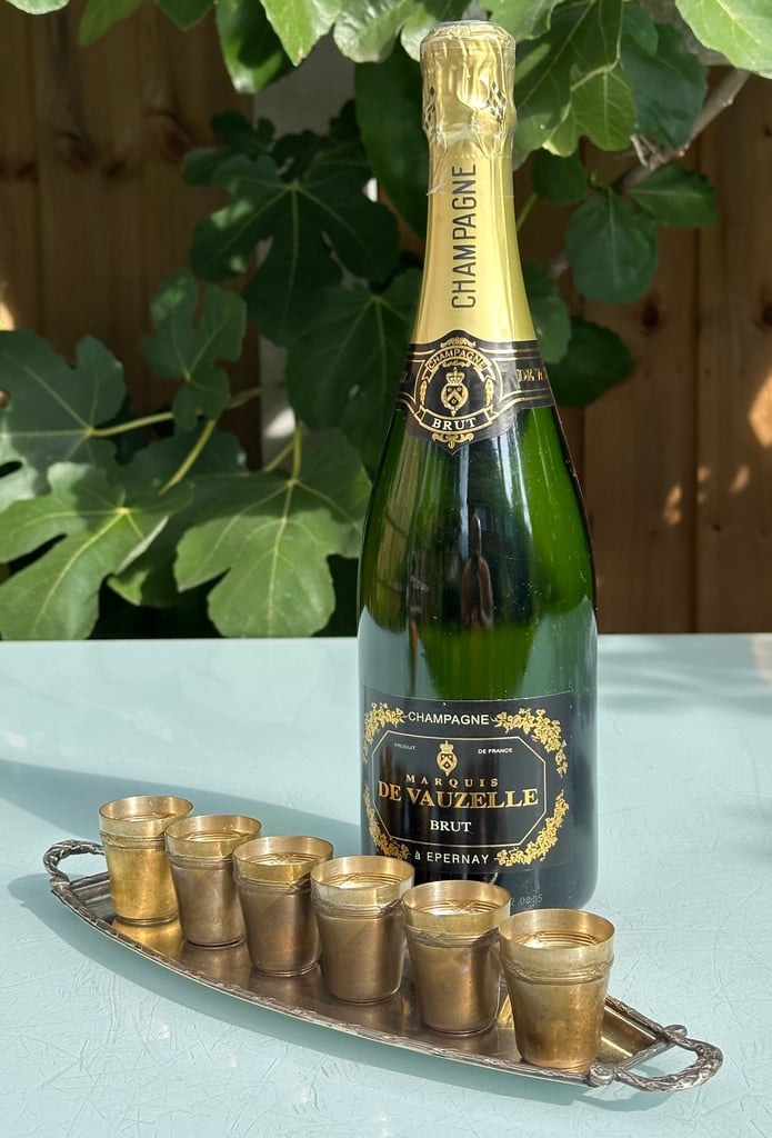 ANTIQUE FRENCH HUNTING SHOT CUP SET OF SIX STIRRUP CUPS & TRAY - 1900s - WILL POST!