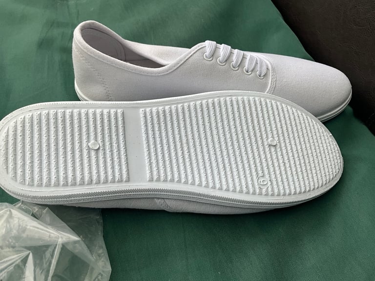 BRAND NEW ASOS white pumps size 9. BARGAIN price thanks 🙏 