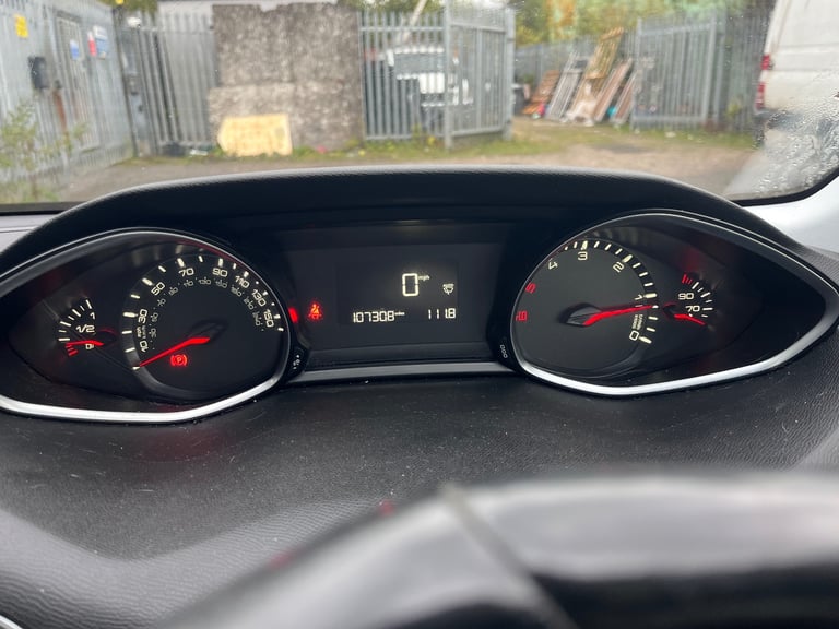 Peugeot, 308, Hatchback, 2014, Manual, 1560 (cc), 5 doors