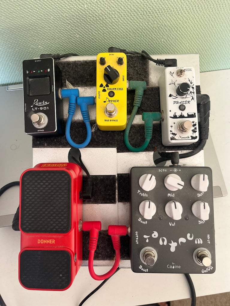 Gibson Epihone Les Paul studio LT plus accessories 