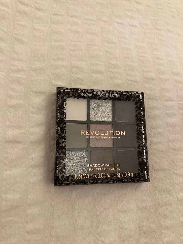 image for eyeshadow and white foundation