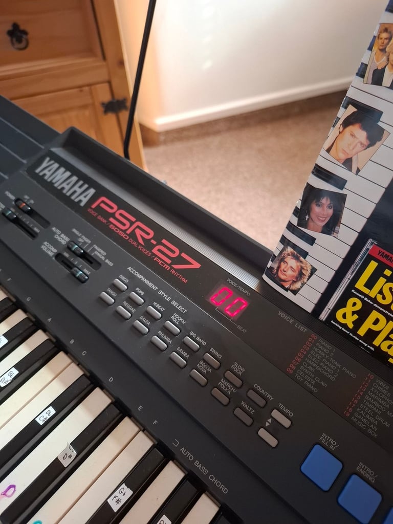 Vintage Yamaha Electric Keyboard 1989