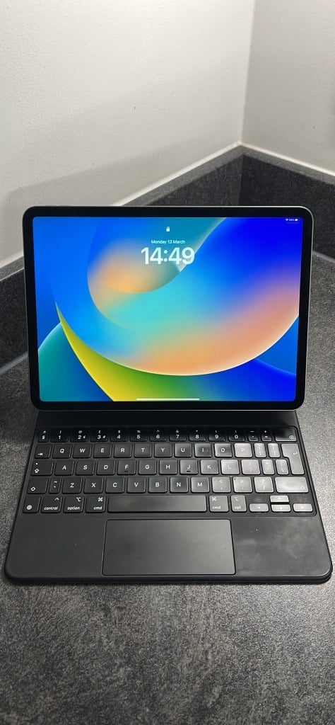 iPad Pro M1 128GB 11” WiFi + Magic Keyboard Bundle (2021)