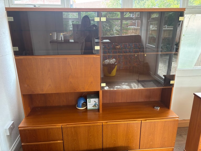 Cabinet with lights 