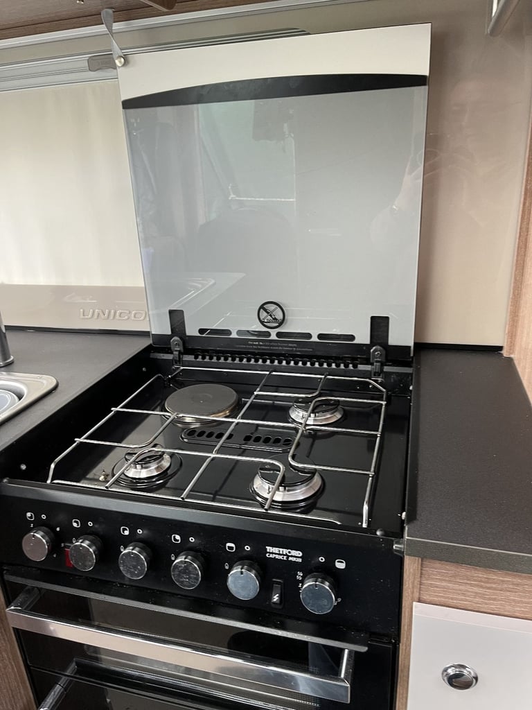 Baileys Valencia Caravan series 4 - 2018 with motor mover