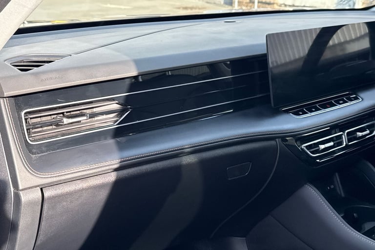 2025 MG MG HS 106290 Hatchback Petrol Manual