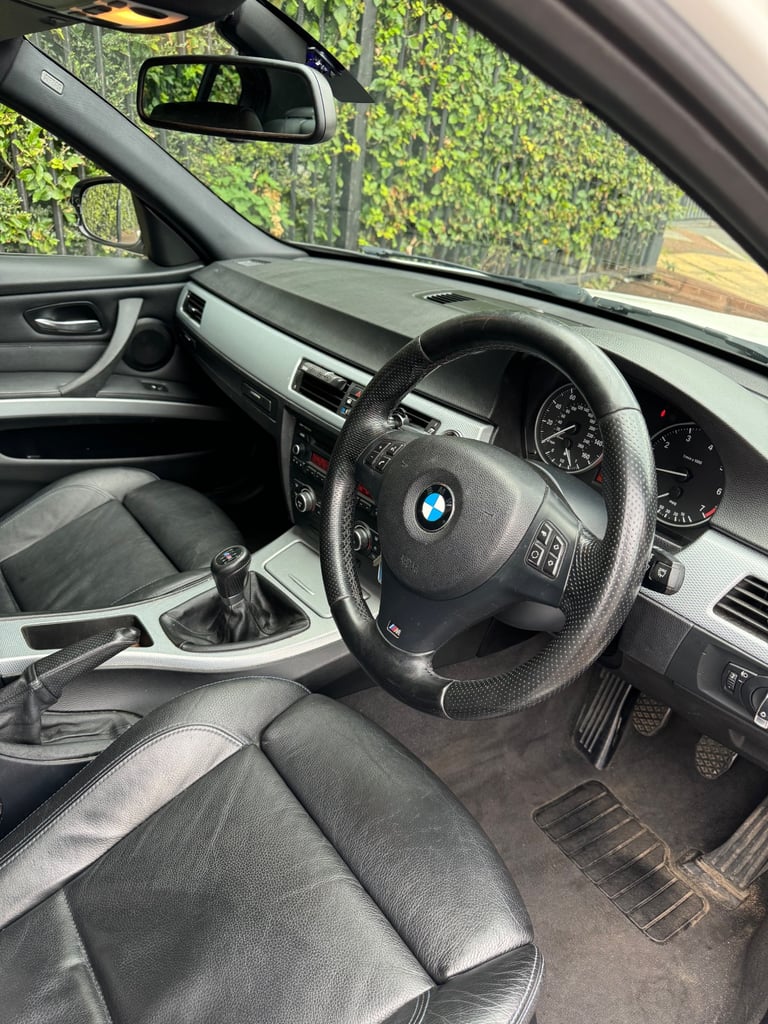 BMW, 3 SERIES, Saloon, 2011, Manual, 1995 (cc), 4 doors