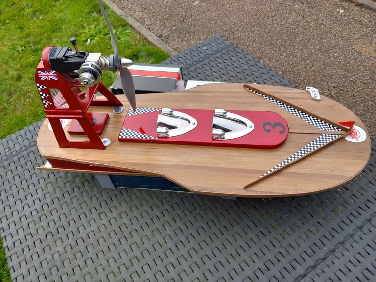 Model Boat. Cox Powered Hydroplane Vintage USA 