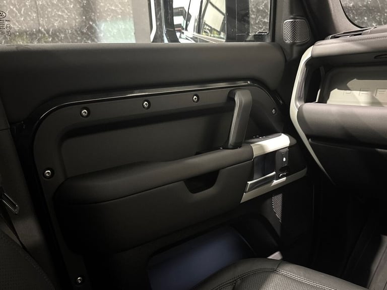 2023 Land Rover Defender 3.0 D250 MHEV SE Hard Top SUV 5dr Diesel Auto 4WD MWB Euro 6 (s/s) (250 ...