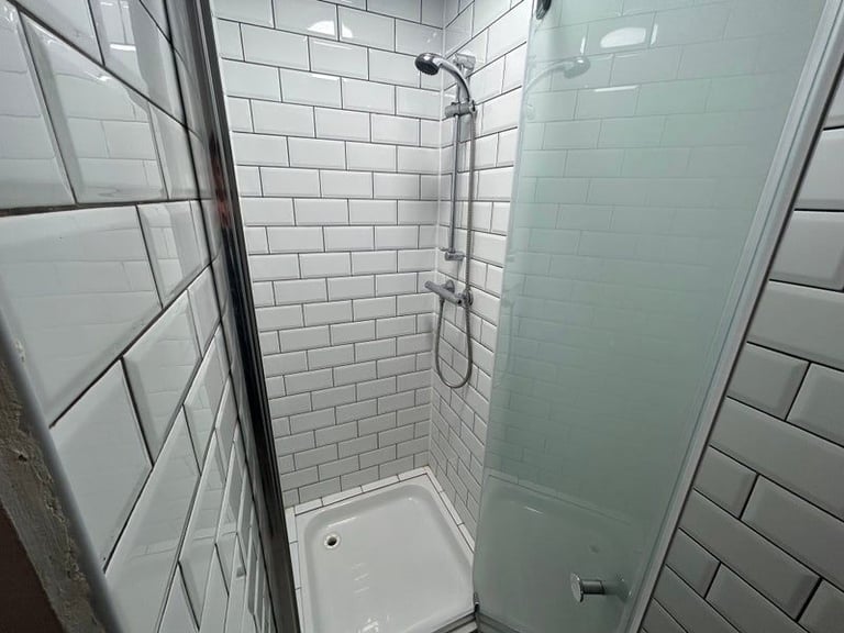 ✅ Spacious Room ☀️ Available Now