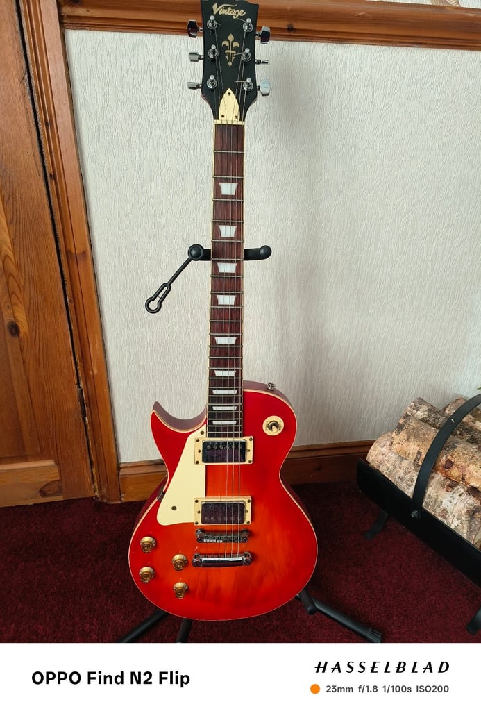 Electric guitar left handed