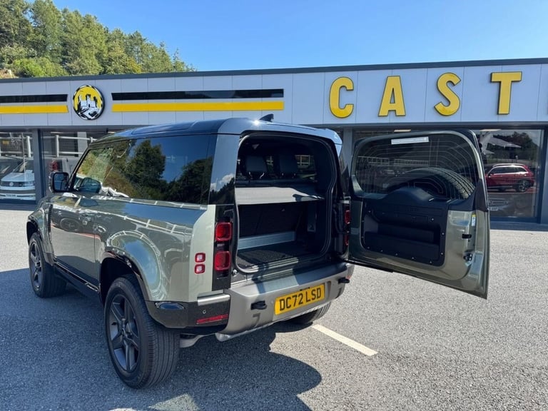 2022 72 LAND ROVER DEFENDER 3.0 D250 MHEV X-DYNAMIC SE 3dr Diesel 18,500 miles
