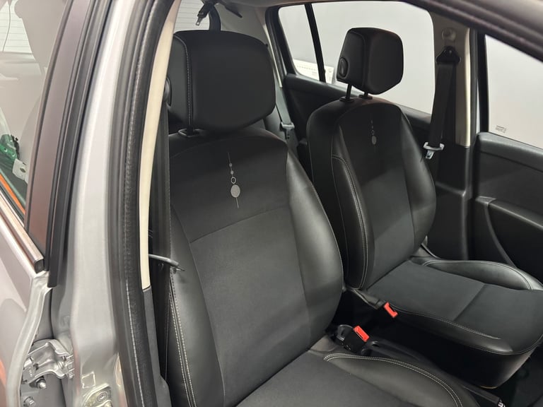 2012 Renault Clio 1.2 16V Dynamique TomTom 5dr HATCHBACK Petrol Manual