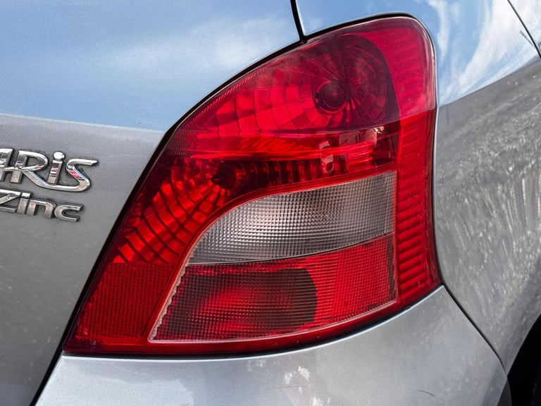  Toyota Yaris 1.3 VVT-i Zinc Hatchback 5dr Petrol Manual (141 g/km, 85 bhp) Petrol Manual