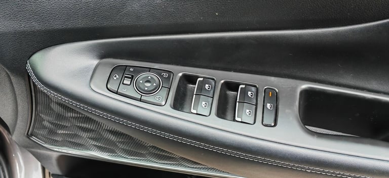 2023 Hyundai Santa Fe 1.6 T-GDi 13.8kWh Ultimate Auto 4WD Euro 6 (s/s) 5dr ESTATE Petrol/Electric...