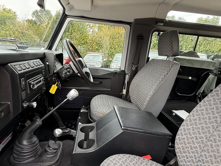 2005 Land Rover Defender 90 2.5 TD5 County Station Wagon 3dr (6 Seats) ESTATE Diesel Manual