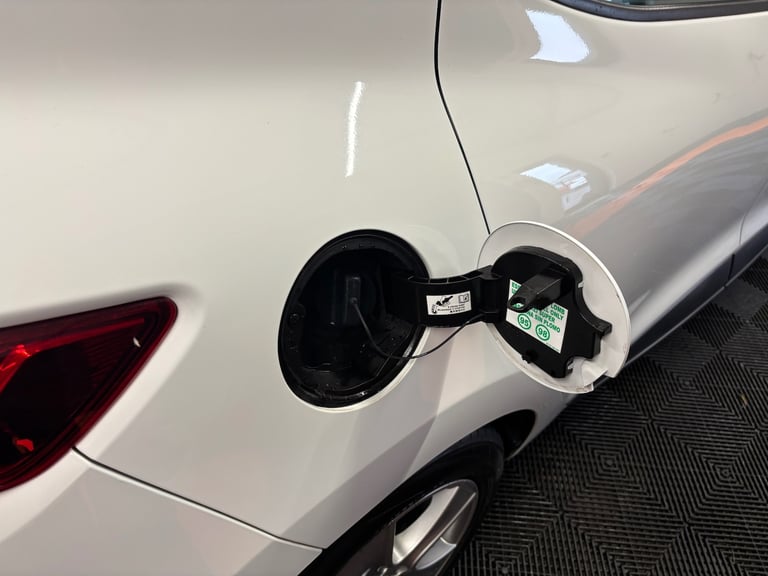 2016 Renault Clio 1.2 16V Play 5dr HATCHBACK Petrol Manual