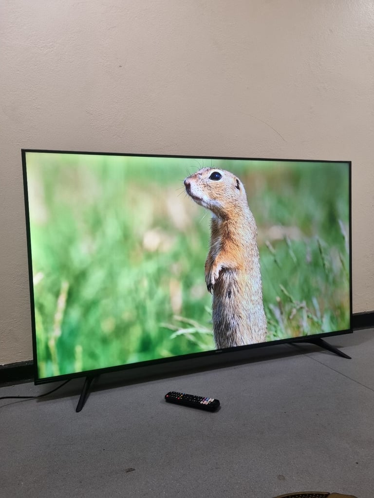 Exceptional 43" Hisense 4k Smart Ultra HDR UHD led WiFi TV with Stand and Remote £120