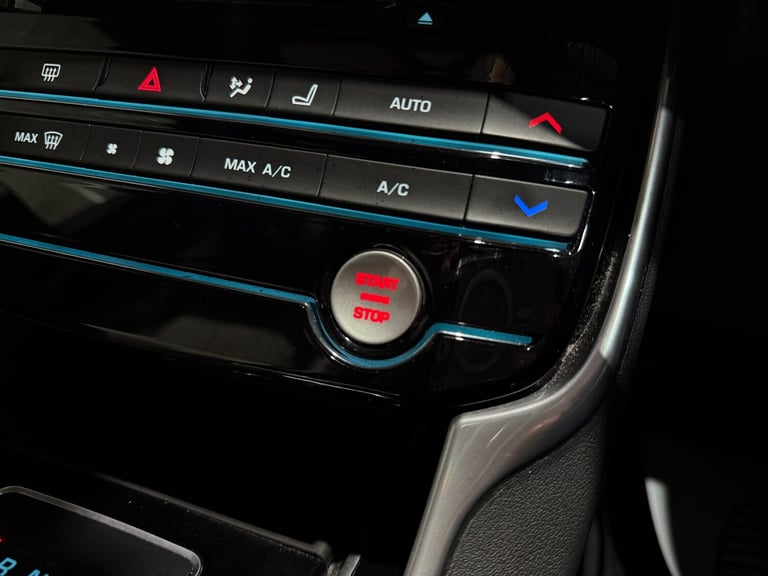 2017 Jaguar XF 2.0d R-Sport Saloon 4dr Diesel Auto AWD Euro 6 (s/s) (240 ps)