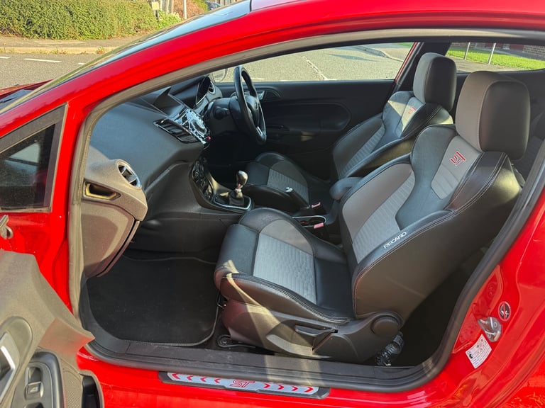 Ford, FIESTA, Hatchback, 2014, Manual, 1596 (cc), 3 doors
