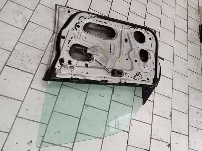 Rh door for Subaru Forester
