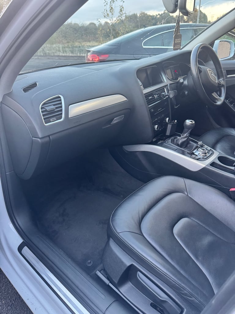 Audi, A4, Saloon, 2014, Manual, 1968 (cc), 4 doors